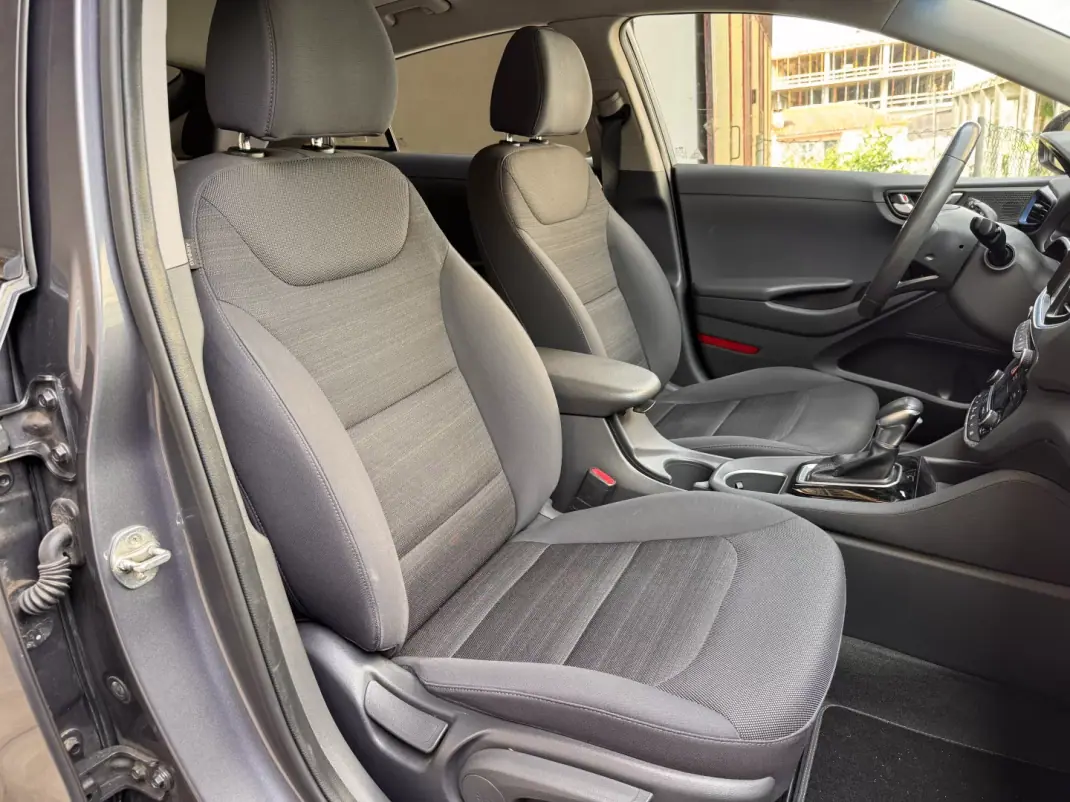 Hyundai Ioniq 2017 - 13250 EUR, 88000 km - AUTO.MOTO.pt - 88000km - foto 23 de 23