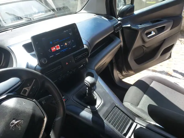 Peugeot Rifter 2020 - 18500 EUR, 125000 km - AUTO.MOTO.pt - 125000km - foto 9 de 14
