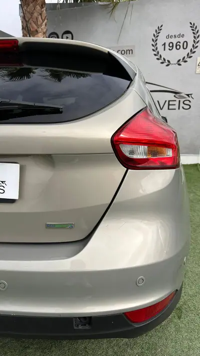 Ford Focus 2015 - 13500 EUR, 117793 km - AUTO.MOTO.pt - 117793km - foto 12 de 26