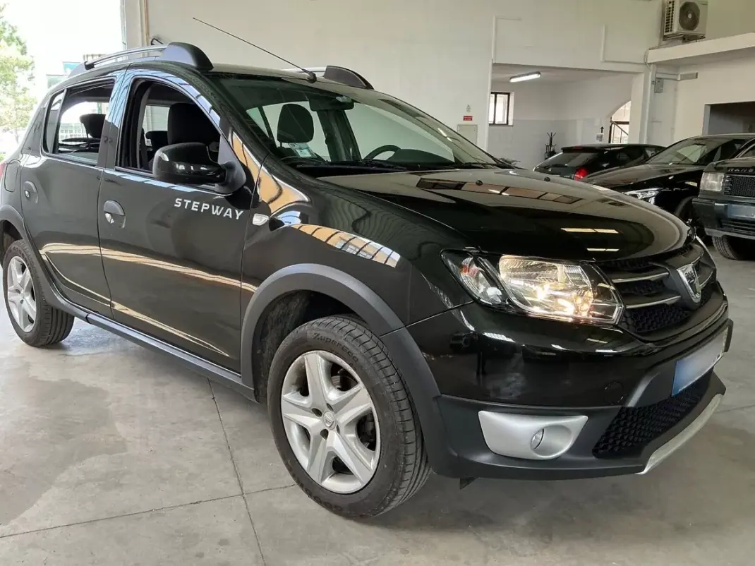 Dacia Sandero 2015 - 10900 EUR, 46000 km - AUTO.MOTO.pt - 46000km - foto 2 de 5