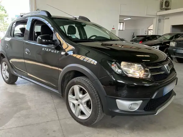Dacia Sandero 2015 - 10900 EUR, 46000 km - AUTO.MOTO.pt - 46000km - foto 2 de 5