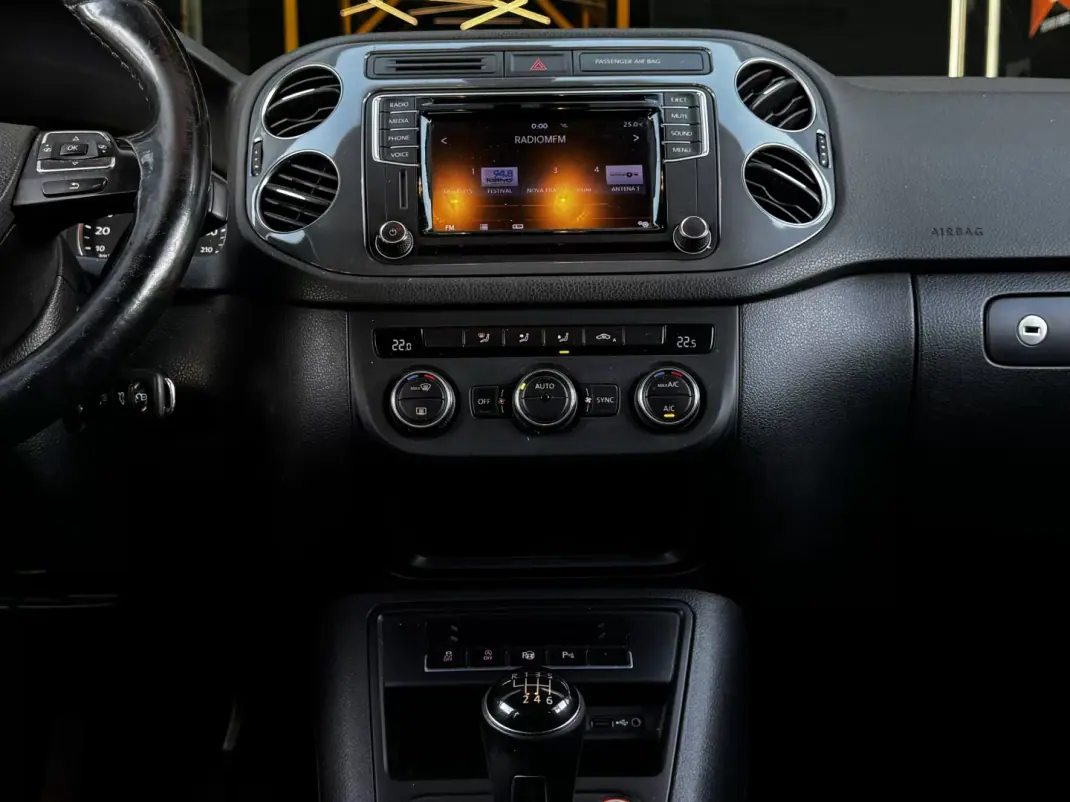 Volkswagen Tiguan 2016 - 16990 EUR, 190300 km - AUTO.MOTO.pt - 190300km - foto 19 de 34