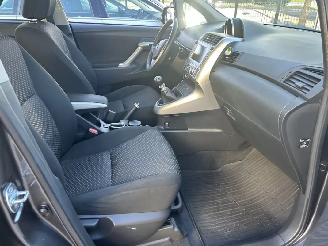 Toyota Verso 2012 - 13750 EUR, 96840 km - 96840km - foto 9 de 14