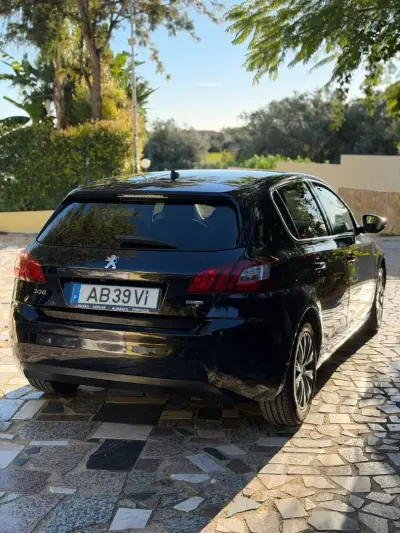 Peugeot 308 2017 - 10900 EUR, 140007 km - AUTO.MOTO.pt - 140007km - foto 4 de 9