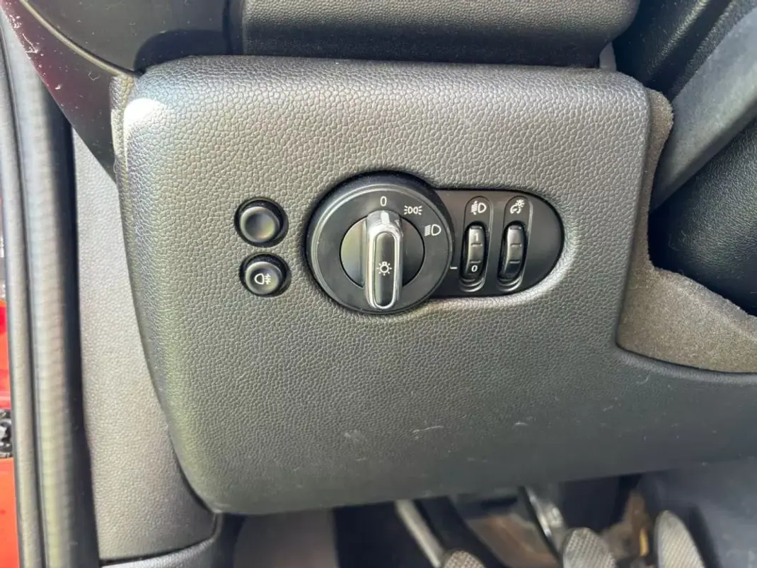 MINI One 2014 - 14990 EUR, 203600 km - AUTO.MOTO.pt - 203600km - foto 9 de 11