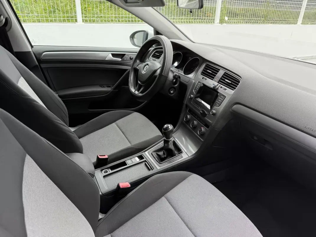 Volkswagen Golf 2015 - 8990 EUR, 290000 km - AUTO.MOTO.pt - 290000km - foto 12 de 17