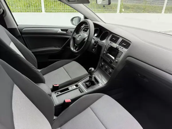 Volkswagen Golf 2015 - 7999 EUR, 290000 km - AUTO.MOTO.pt - 290000km - foto 12 de 17