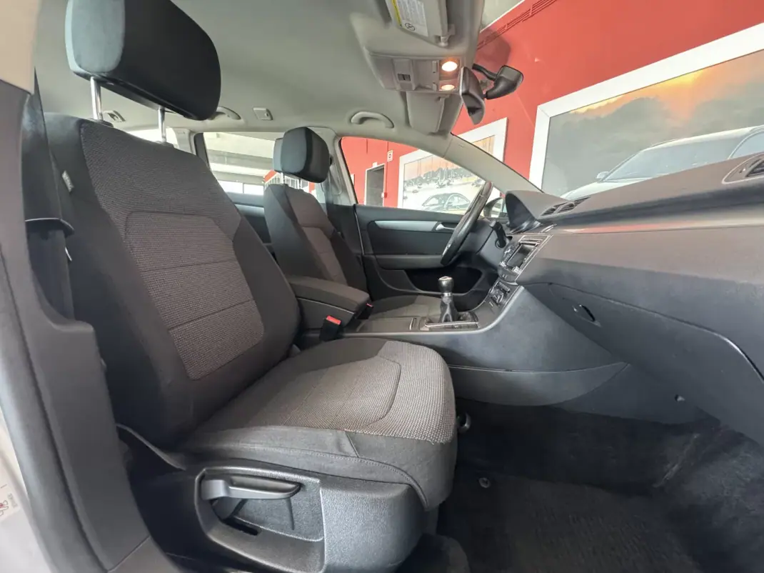 Volkswagen Passat Variant 2011 - 10990 EUR, 112945 km - 112945km - foto 13 de 20