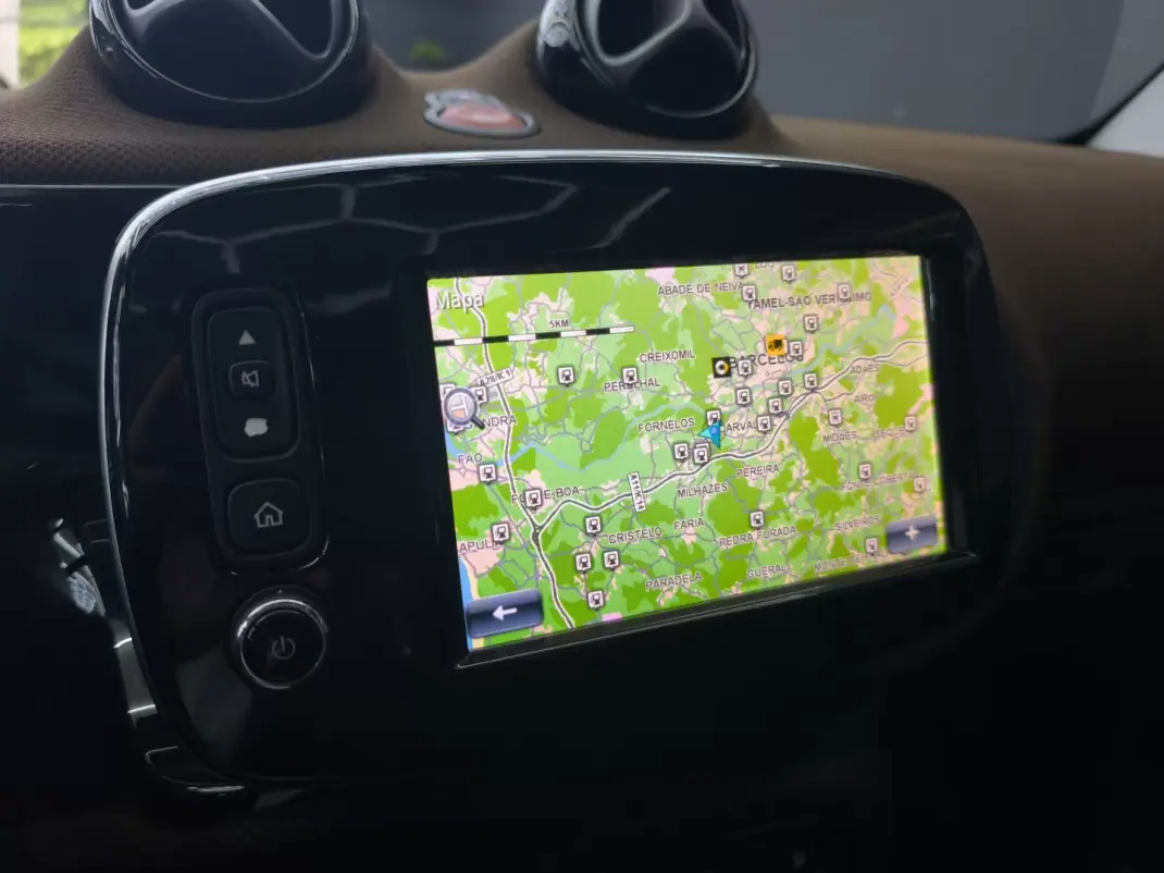 Smart ForTwo Coupé 2018 - 13450 EUR, 110509 km - AUTO.MOTO.pt - 110509km - foto 29 de 33