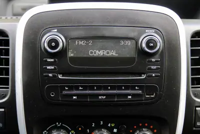 Renault 2019 - 16990 EUR, 188000 km - AUTO.MOTO.pt - 188000km - foto 15 de 21