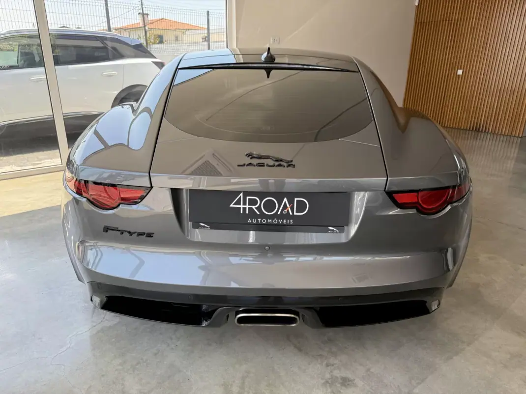 Jaguar F-Type 2018 - 46000 EUR, 64300 km - AUTO.MOTO.pt - 64300km - foto 49 de 135