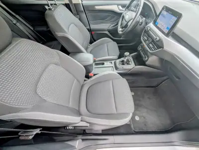 Ford Focus SW 2019 - 8900 EUR, 205714 km - AUTO.MOTO.pt - 205714km - foto 14 de 22