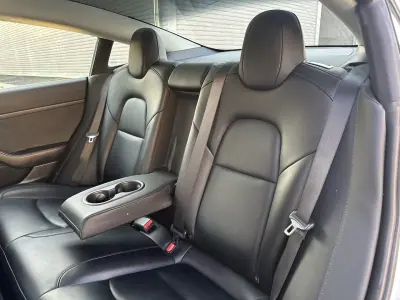 Tesla Model 3 2019 - 24900 EUR, 170000 km - 170000km - foto 34 de 49