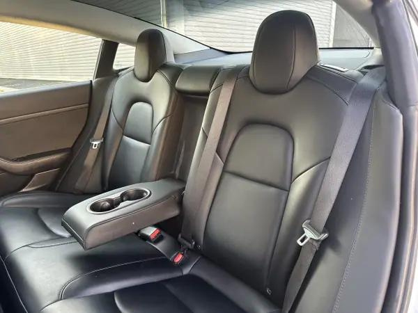 Tesla Model 3 2019 - 24900 EUR, 170000 km - 170000km - foto 34 de 49