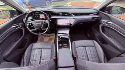 Audi e-tron Sportback 2020 - 31990 EUR, 80000 km - AUTO.MOTO.pt - 80000km - foto 26 de 43