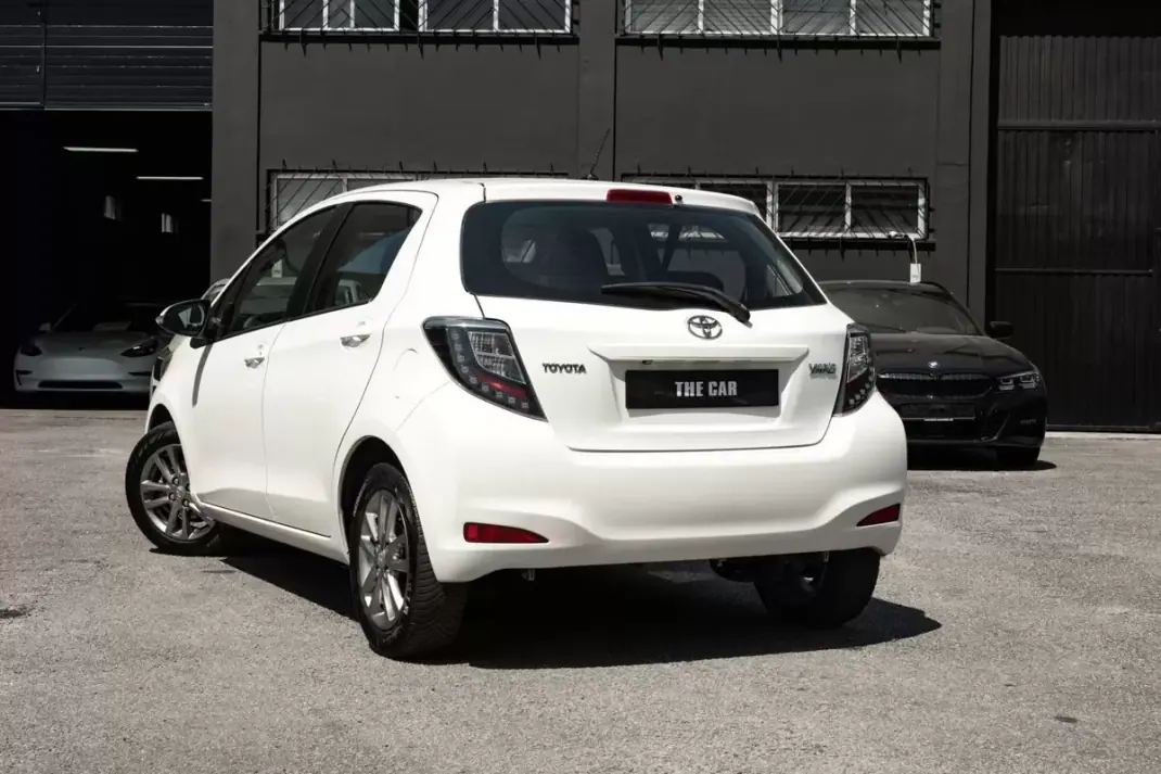 Toyota Yaris 2014 - 11999 EUR, 155800 km - 155800km - foto 4 de 20