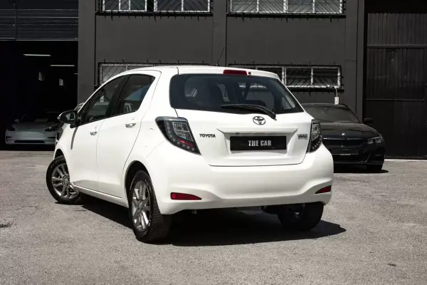 Toyota Yaris 2014 - 11999 EUR, 155800 km - AUTO.MOTO.pt - 155800km - foto 4 de 20