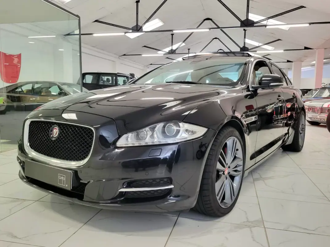 Jaguar XJ 2012 - 19950 EUR, 255600 km - AUTO.MOTO.pt - 255600km - foto 12 de 33