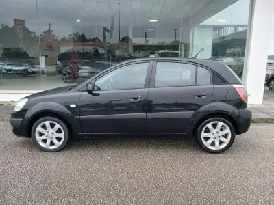 Kia Rio 2009 - 3900 EUR, 344000 km - AUTO.MOTO.pt - 344000km - foto 8 de 19