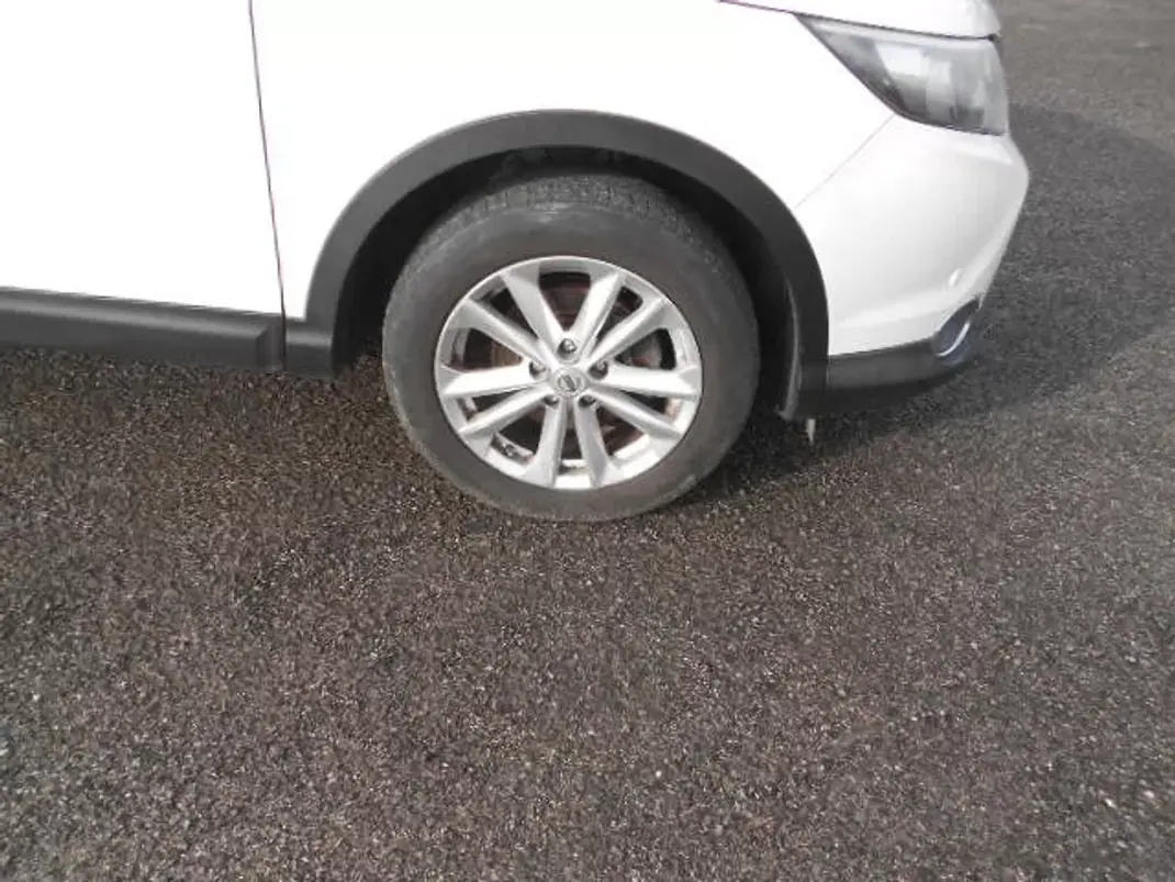 Nissan Qashqai 2015 - 16500 EUR, 100843 km - AUTO.MOTO.pt - 100843km - foto 3 de 12