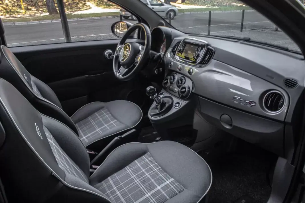Fiat 500C 2016 - 8900 EUR, 93634 km - 93634km - foto 24 de 35