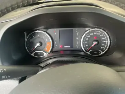 Jeep Renegade 2021 - 15995 EUR, 129400 km - AUTO.MOTO.pt - 129400km - foto 8 de 11