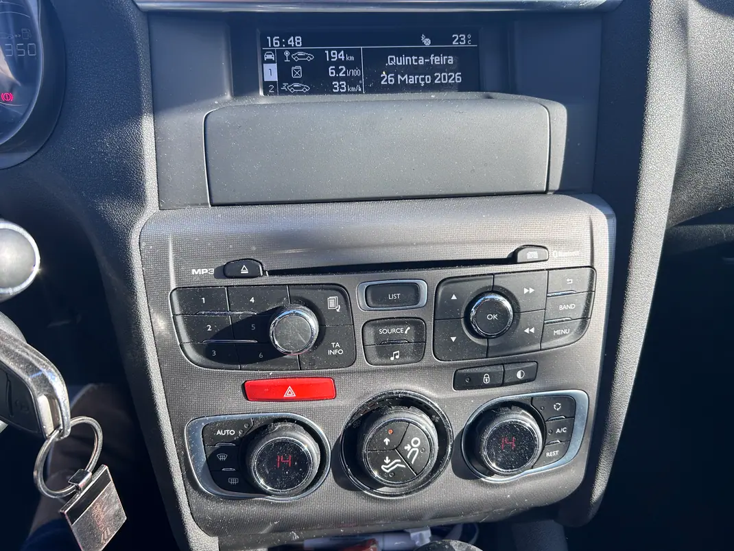 Citroën C4 2016 - 12900 EUR, 108000 km - AUTO.MOTO.pt - 108000km - foto 8 de 10