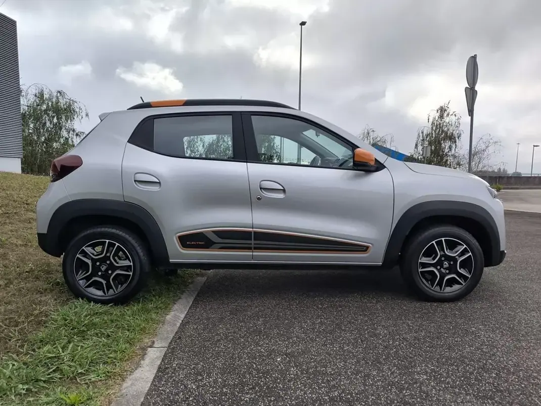 Dacia Spring 2022 - 11499 EUR, 29978 km - AUTO.MOTO.pt - 29978km - foto 8 de 19