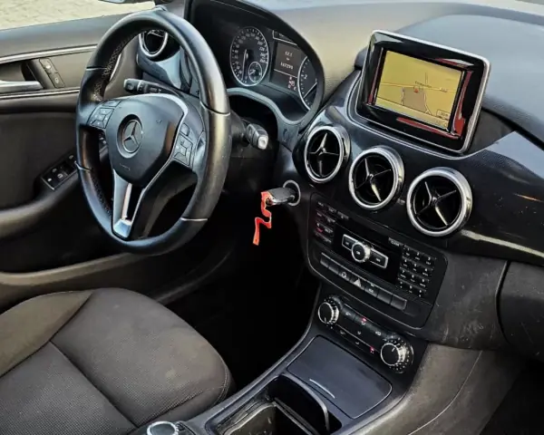 Mercedes-Benz B 180 2014 - 13999 EUR, 160000 km - AUTO.MOTO.pt - 160000km - foto 21 de 25