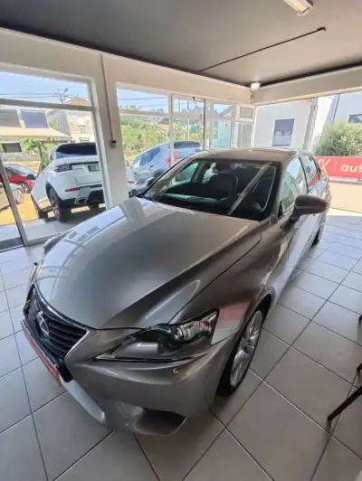 Lexus IS 300H 2013 - 19990 EUR, 170000 km - AUTO.MOTO.pt - 170000km - foto 6 de 38