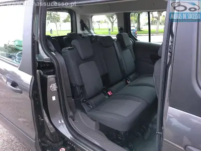 Ford Tourneo Connect 2020 - 19980 EUR, 108000 km - AUTO.MOTO.pt - 108000km - foto 9 de 31