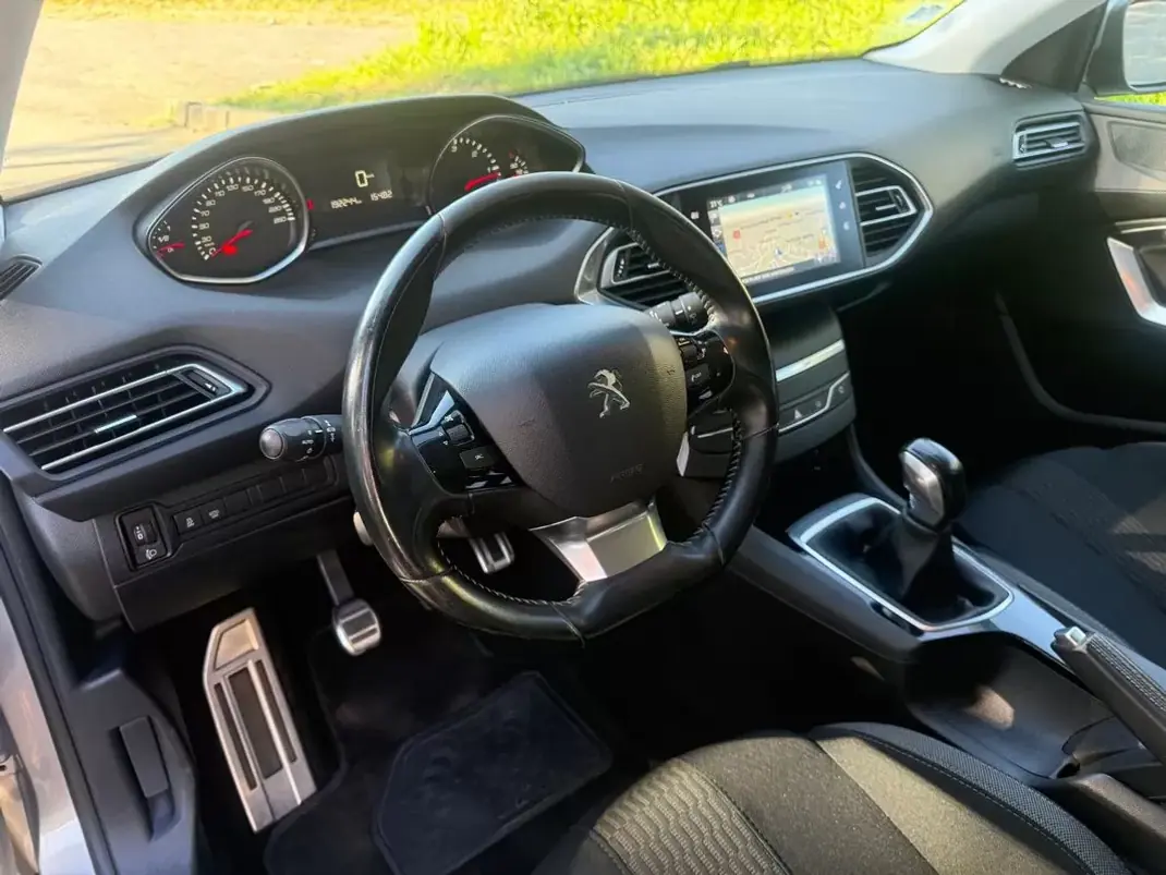 Peugeot 308 SW 2016 - 9450 EUR, 192000 km - AUTO.MOTO.pt - 192000km - foto 8 de 24