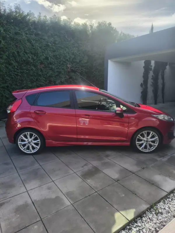 Ford Fiesta 2017 - 10750 EUR, 128000 km - AUTO.MOTO.pt - 128000km - foto 8 de 23