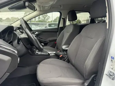 Ford Focus 2015 - 9990 EUR, 123000 km - AUTO.MOTO.pt - 123000km - foto 27 de 31