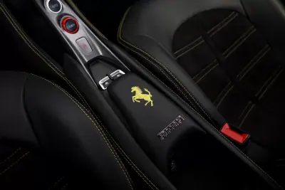 Ferrari F8 Tributo 2023 - 390000 EUR, 17392 km - AUTO.MOTO.pt - 17392km - foto 11 de 22
