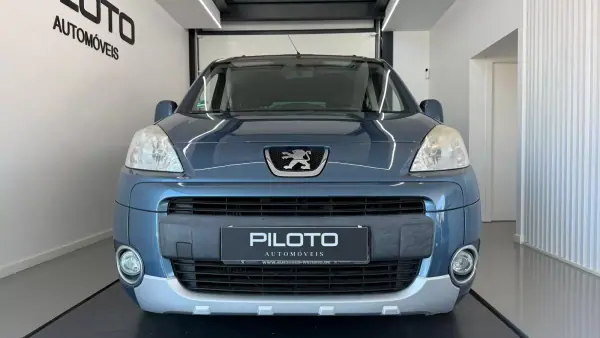 Peugeot Partner HDi FAP 110 Family 2011 Diesel — 165 710 km Peugeot Partner HDi FAP 110 Family 2011 Diesel