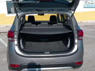 Kia Carens 2018 — foto 6 de 24