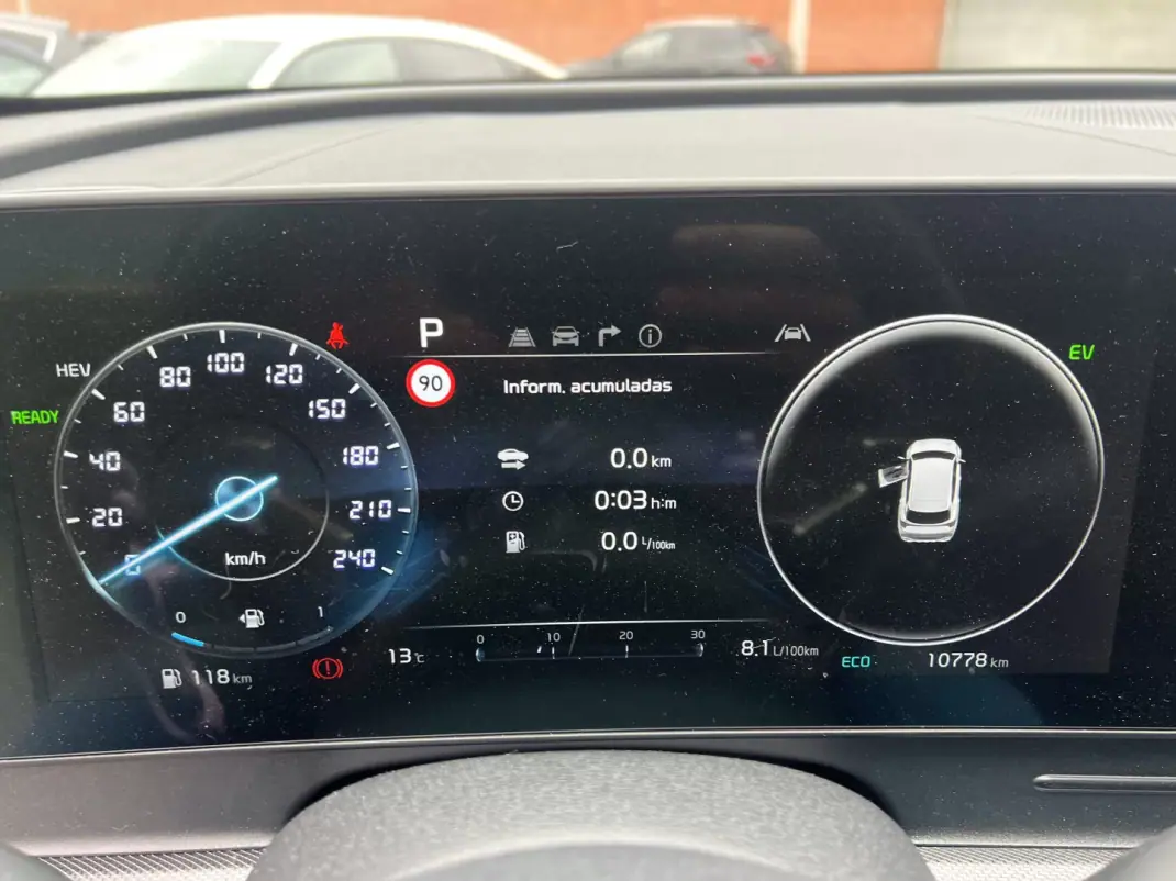 Kia Sportage 2025 - 41000 EUR, 10800 km - AUTO.MOTO.pt - 10800km - foto 17 de 21