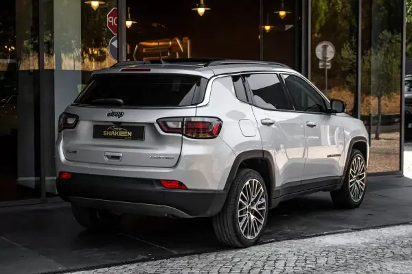 Jeep Compass 2023 - 25490 EUR, 87819 km - AUTO.MOTO.pt - 87819km - foto 4 de 47