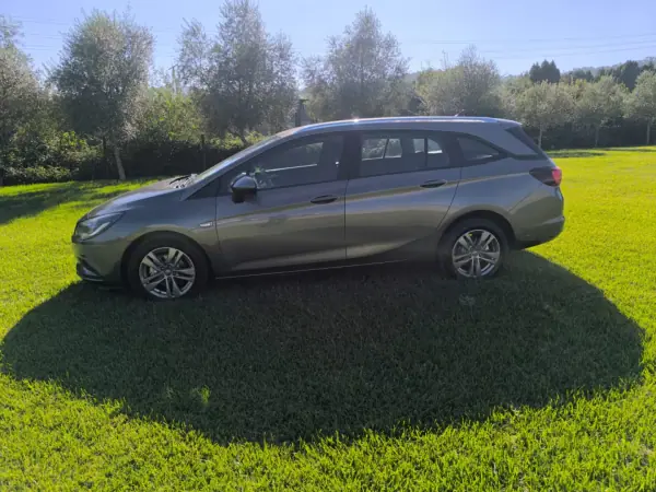 Opel Astra Sports Tourer 2018 — foto 2 de 6