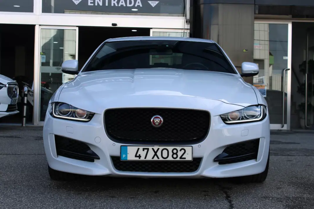 Jaguar XE 2018 - 17900 EUR, 184933 km - AUTO.MOTO.pt - 184933km - foto 13 de 18