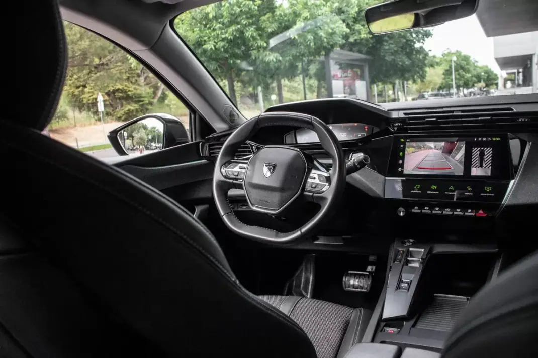 Peugeot 308 SW 2022 - 16900 EUR, 160869 km - AUTO.MOTO.pt - 160869km - foto 30 de 38