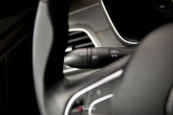 Renault Talisman Sport Tourer 2016 - 14750 EUR, 104000 km - AUTO.MOTO.pt - 104000km - foto 30 de 46