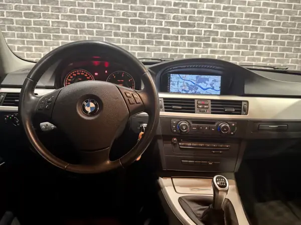 BMW 318 2011 - 8490 EUR, 341000 km - AUTO.MOTO.pt - 341000km - foto 14 de 14