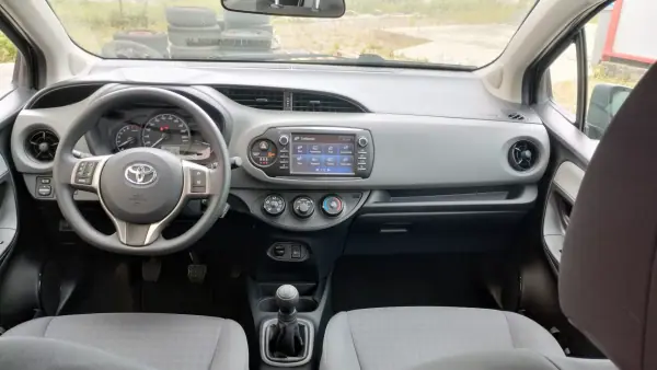 Toyota Yaris 2018 - 12500 EUR, 68000 km - AUTO.MOTO.pt - 68000km - foto 18 de 24