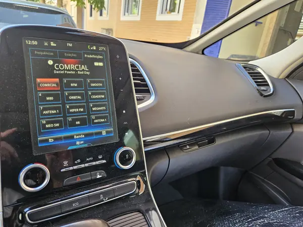 Renault Espace 2015 - 11000 EUR, 231000 km - AUTO.MOTO.pt - 231000km - foto 2 de 9