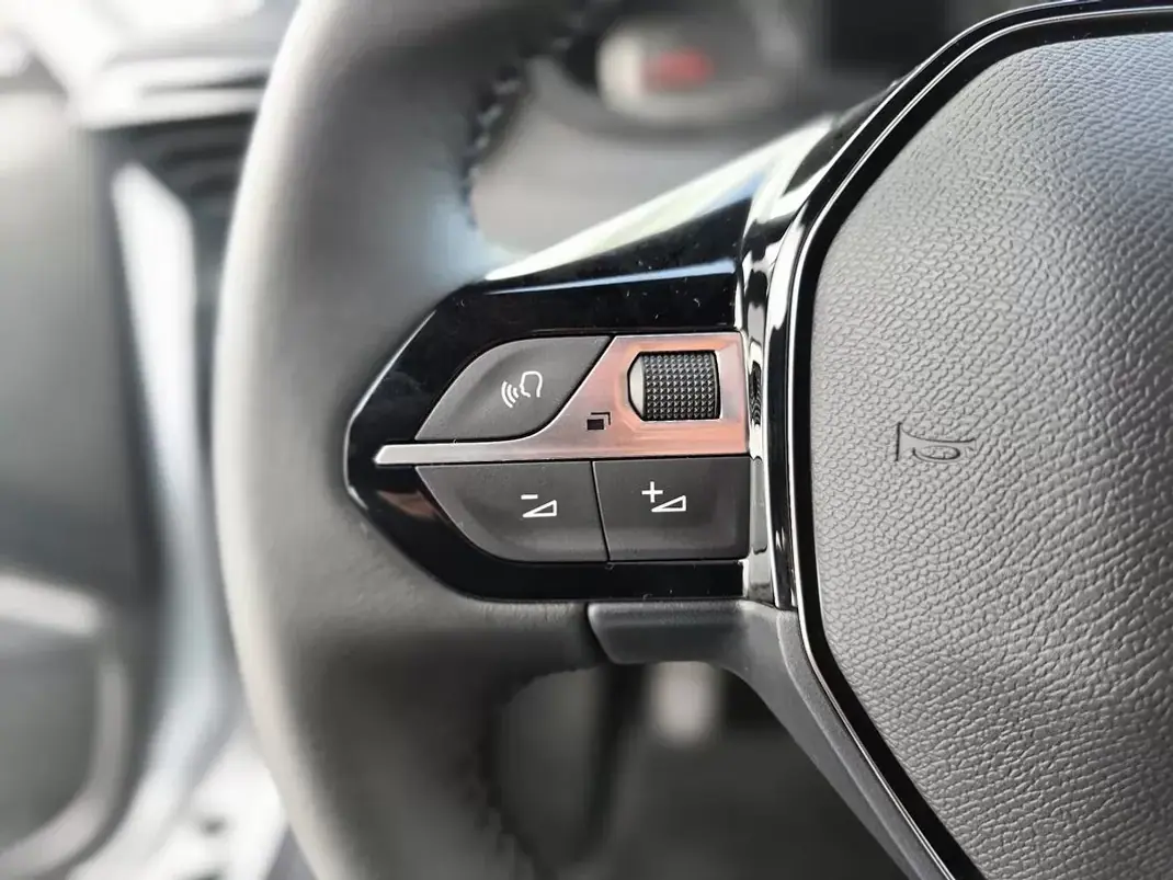 Peugeot 2008 2024 - 18500 EUR, 10965 km - AUTO.MOTO.pt - 10965km - foto 15 de 34