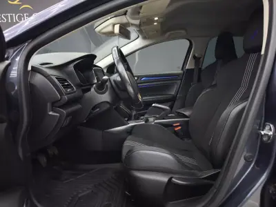 Renault Mégane Sport Tourer 2018 - 14450 EUR, 246155 km - AUTO.MOTO.pt - 246155km - foto 19 de 37