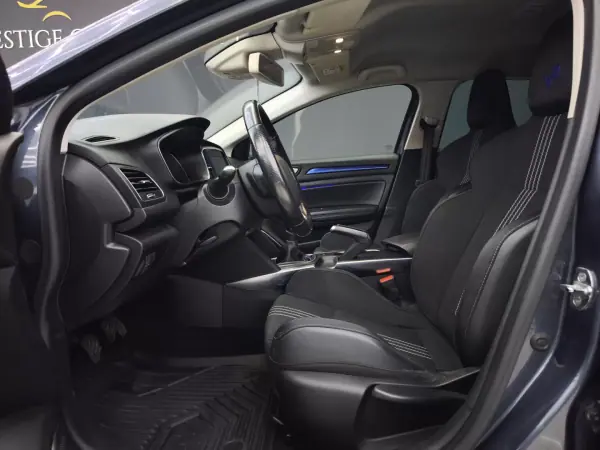 Renault Mégane Sport Tourer 2018 - 14450 EUR, 246155 km - AUTO.MOTO.pt - 246155km - foto 19 de 37