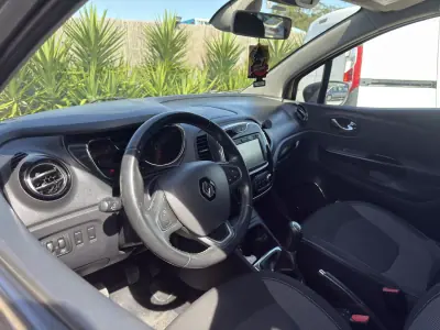 Renault Captur 2017 - 12950 EUR, 149900 km - AUTO.MOTO.pt - 149900km - foto 8 de 12